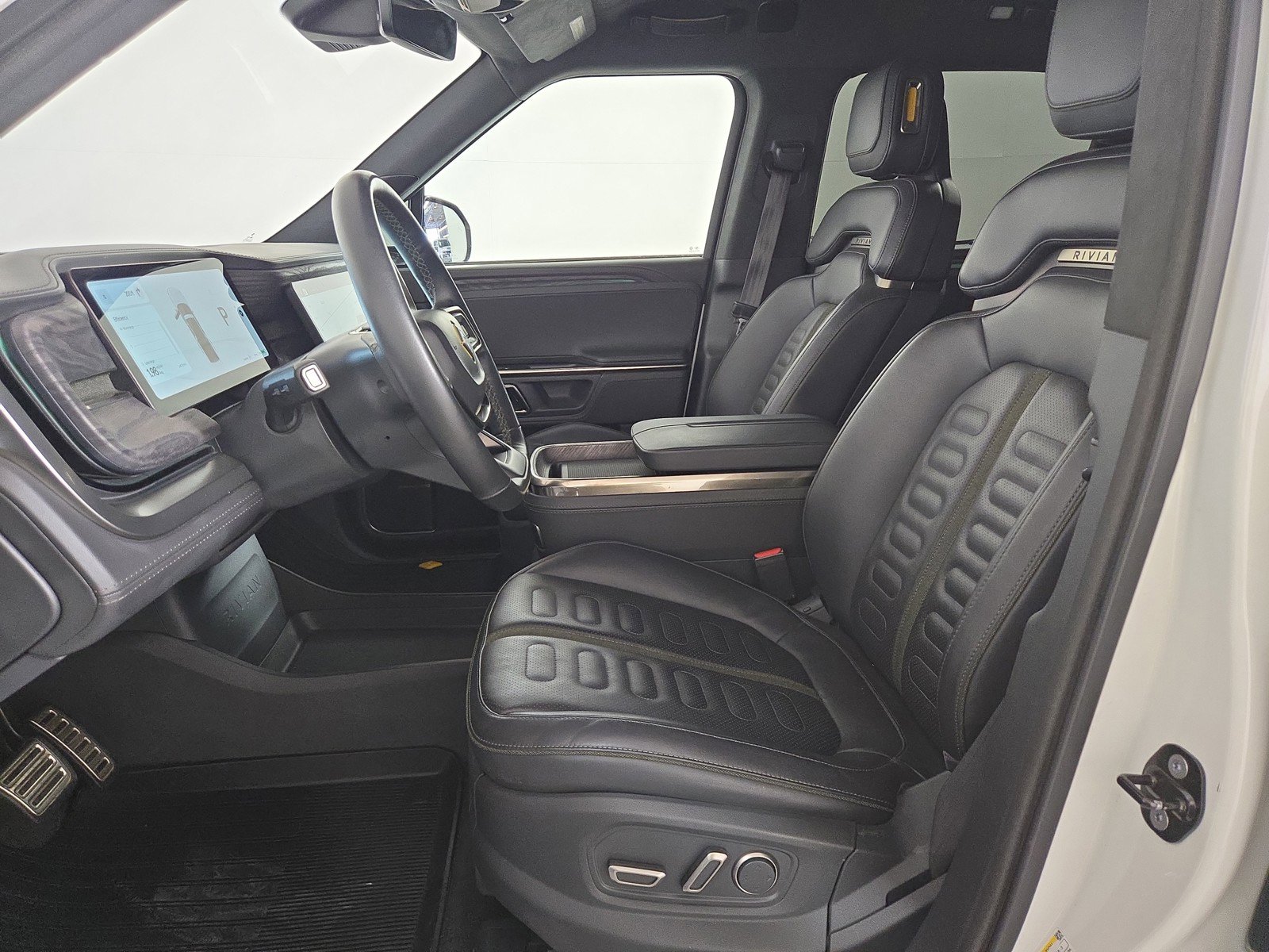 Used 2022 Rivian R1T Adventure image 20