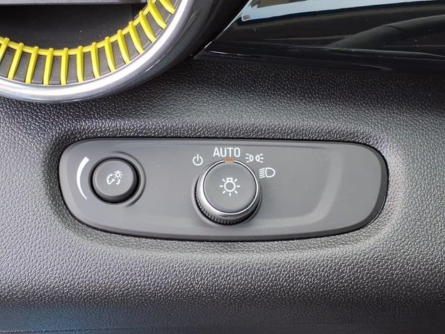 Used 2025 Chevrolet Trax ACTIV w/ Sunroof Package FWD image 18
