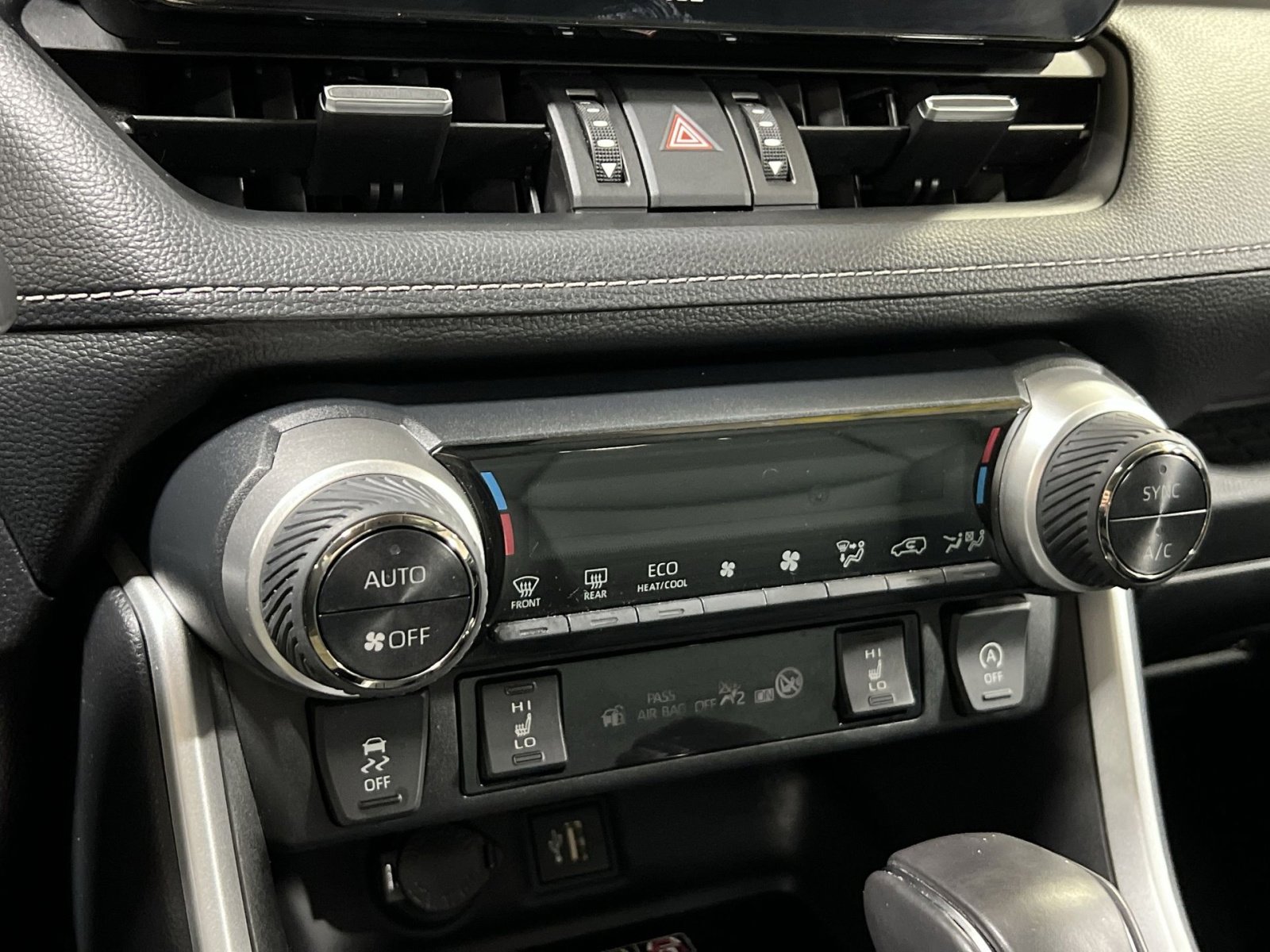 Used 2023 Toyota RAV4 XLE Premium image 19