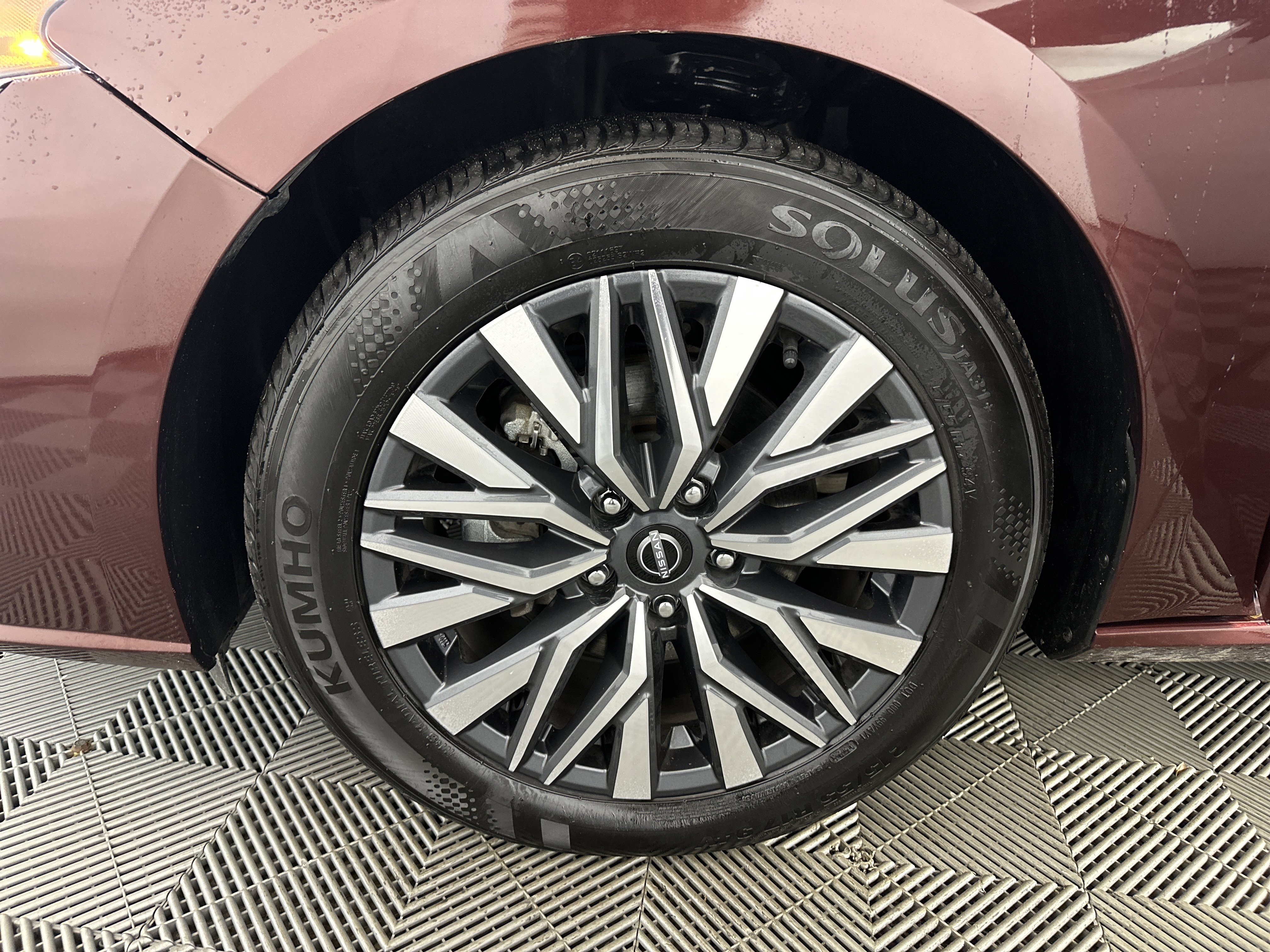 Used 2024 Nissan Altima 2.5 SV image 13