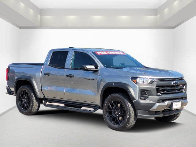 Used 2025 Chevrolet Colorado Trail Boss AWD/4WD video 1