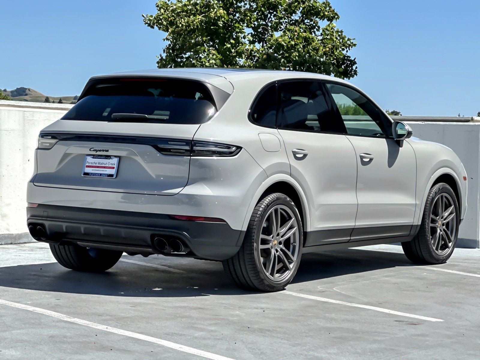 Used 2023 Porsche Cayenne Platinum Edition image 8