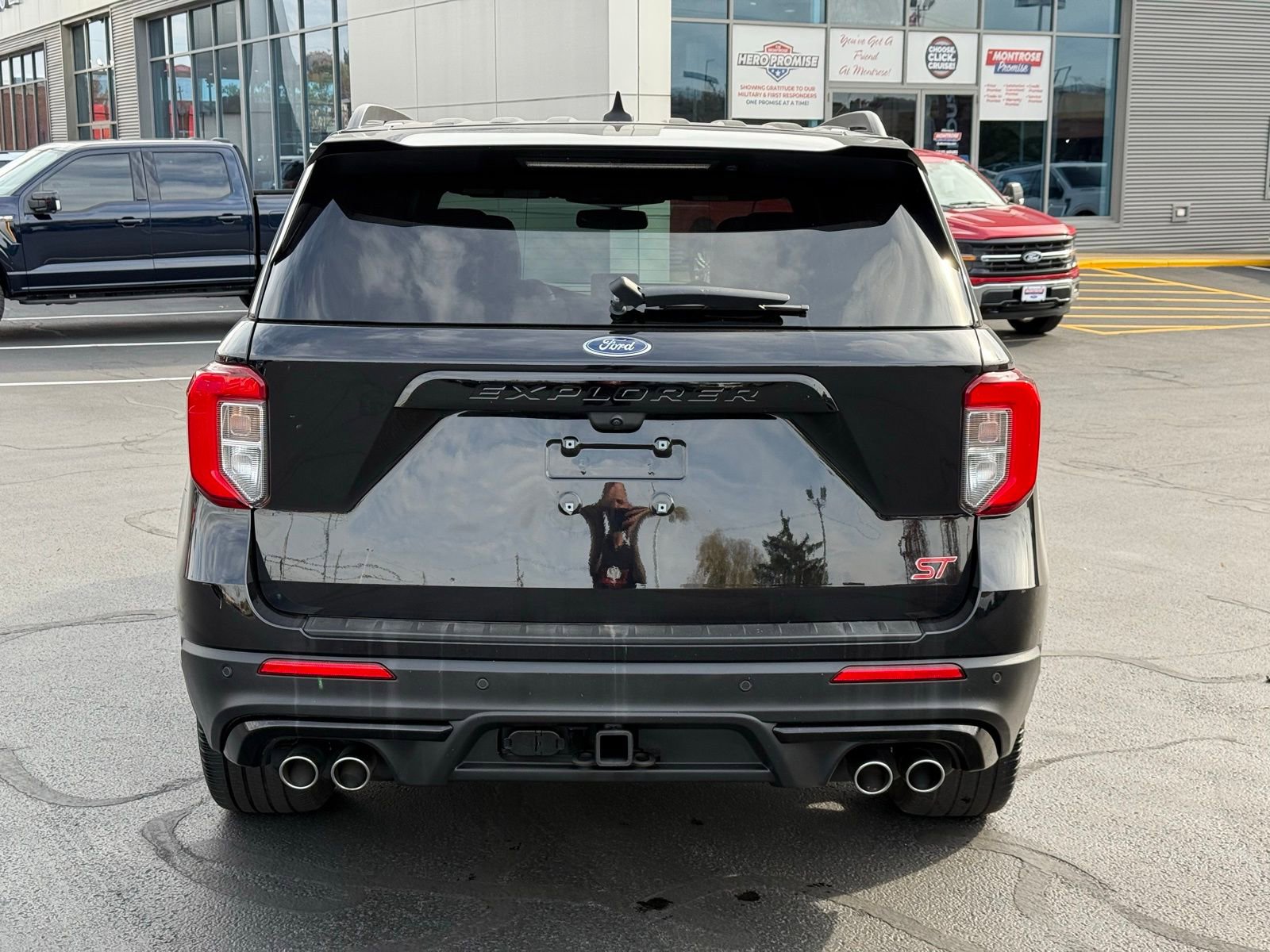 Used 2023 Ford Explorer ST w/ Equipment Group 401A image 4