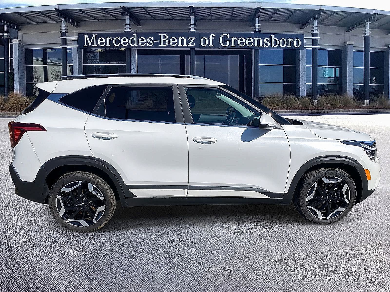 Used 2025 Kia Seltos SX w/ SX Sunroof Package image 8