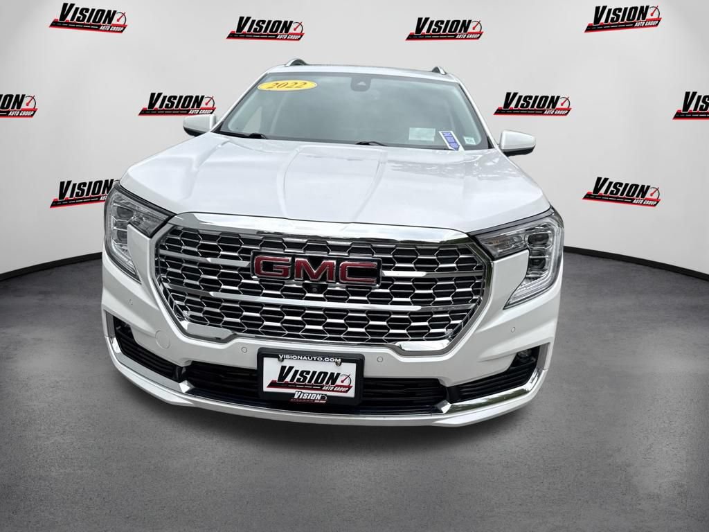 Used 2022 GMC Terrain Denali w/ Denali Premium Package AWD/4WD image 2
