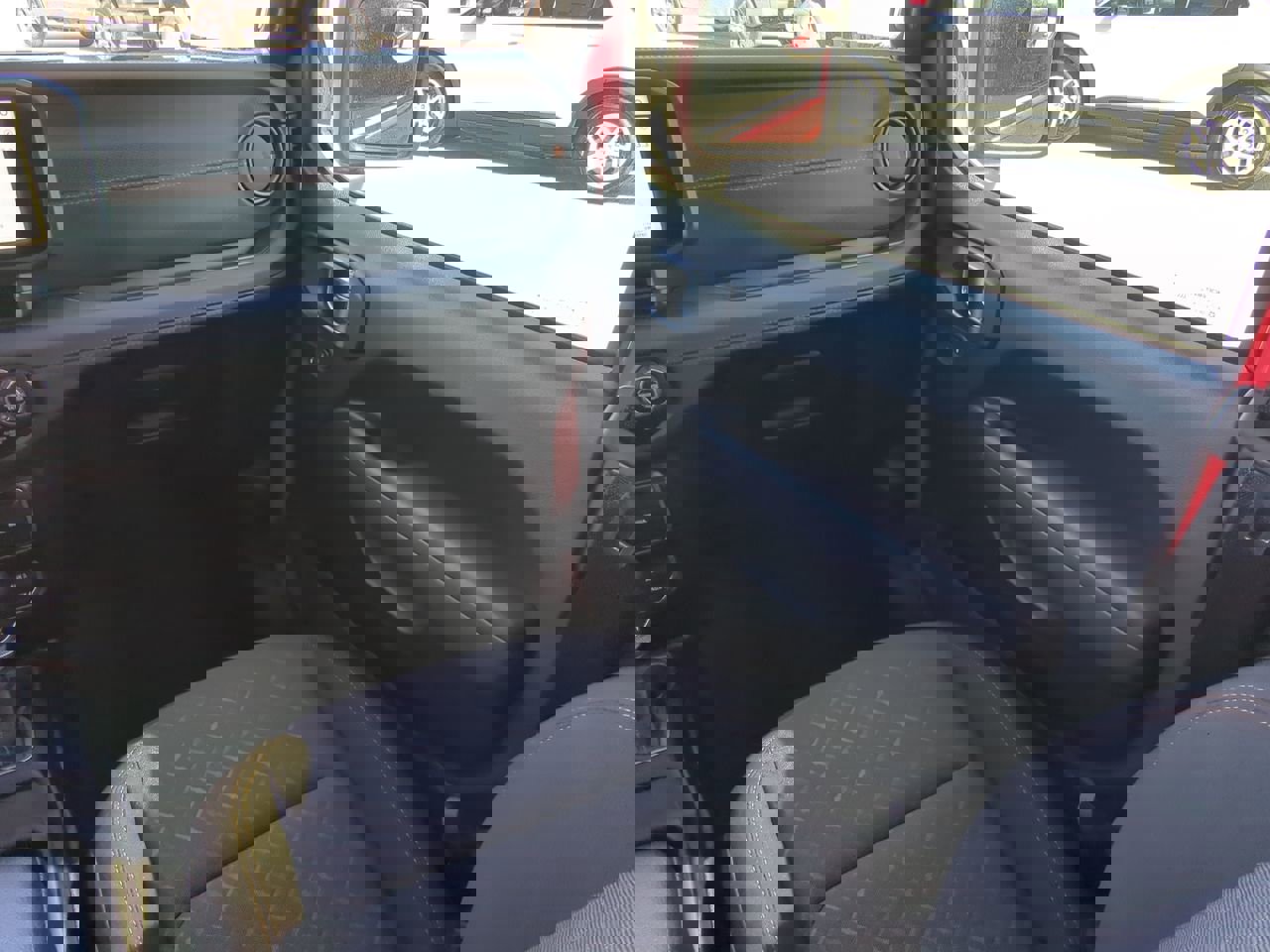 Used 2024 Jeep Gladiator Mojave w/ Technology Group image 15