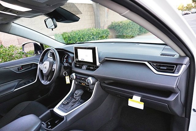 Used 2025 Toyota RAV4 LE image 10