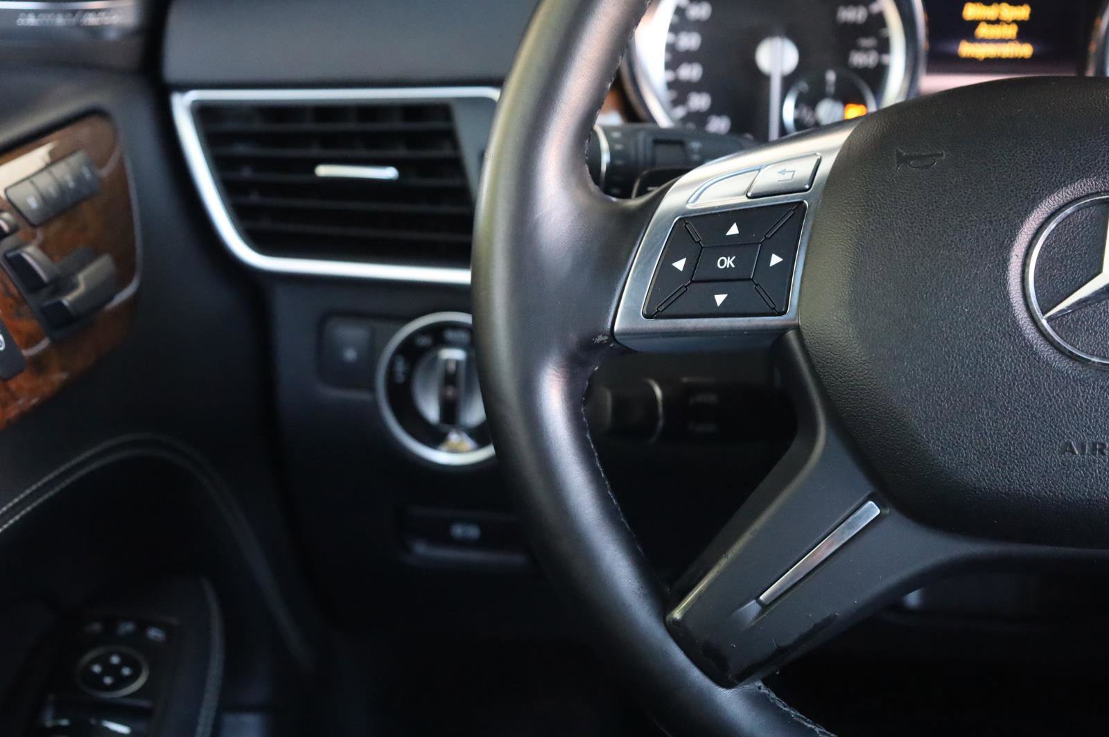 Used 2013 Mercedes-Benz ML 550 4MATIC image 32