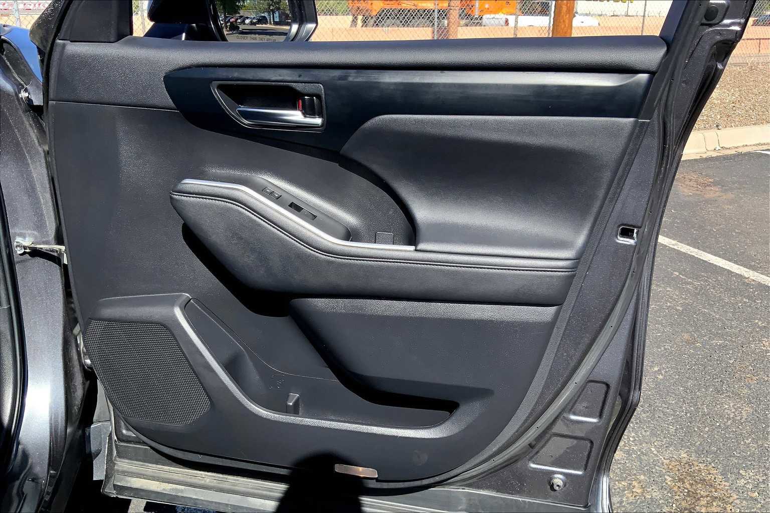 Certified 2023 Toyota Highlander XLE image 19