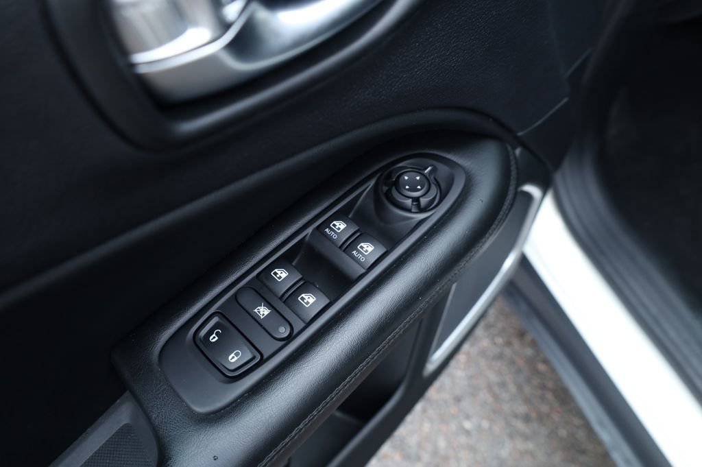 Used 2020 Jeep Compass Latitude FWD image 31