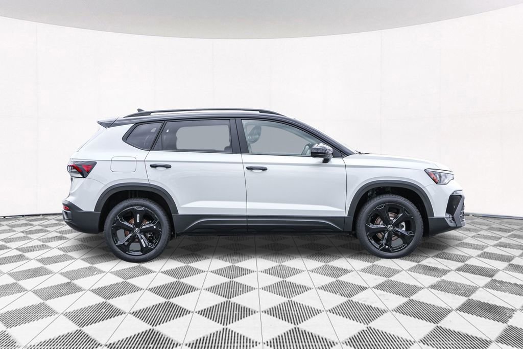 Used 2025 Volkswagen Taos SE image 10