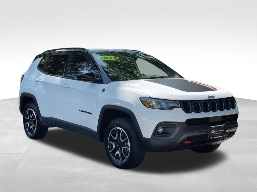 Used 2024 Jeep Compass Trailhawk image 3