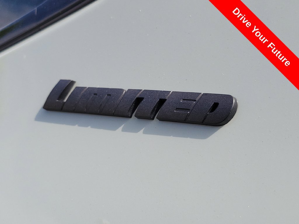 Used 2025 Toyota Tundra Limited AWD/4WD image 33