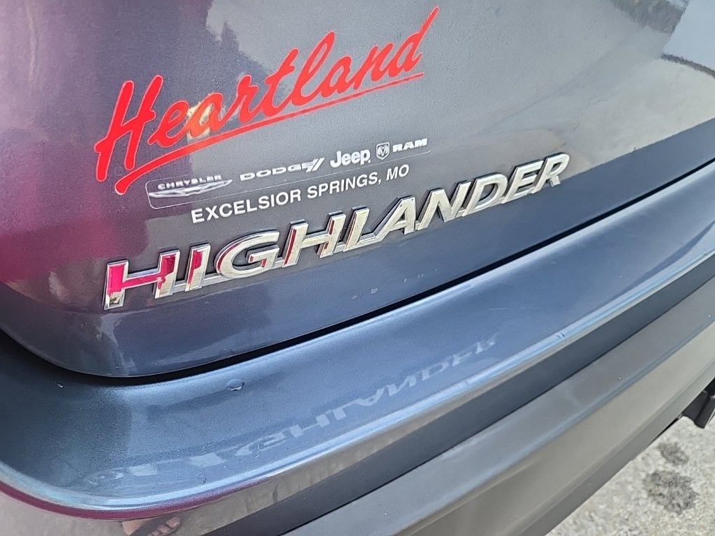 Used 2019 Toyota Highlander XLE FWD image 19