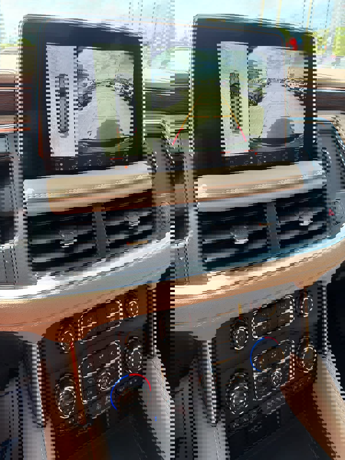 Used 2023 Chevrolet Tahoe Premier w/ Advanced Technology Package image 18