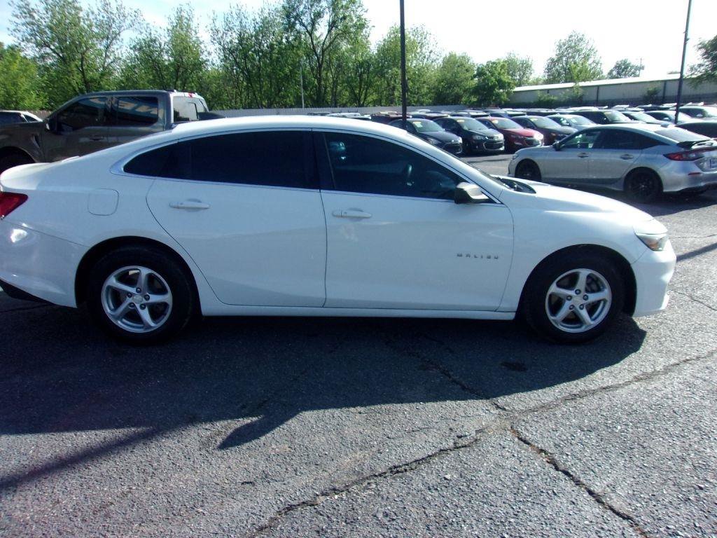 Used 2017 Chevrolet Malibu LS FWD image 4
