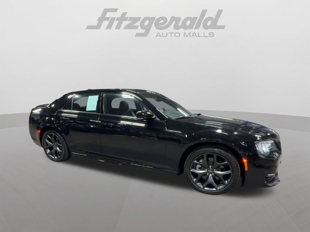 Used 2023 Chrysler 300 S w/ Comfort Group RWD image 2
