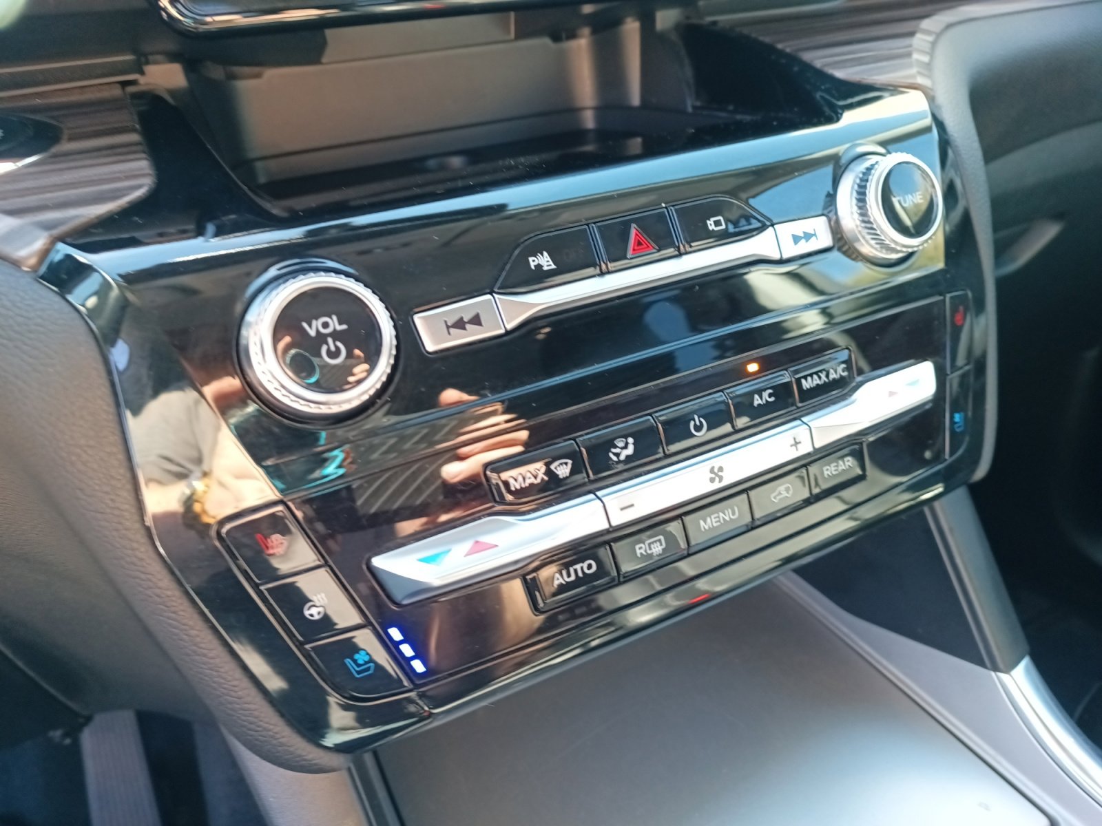 Used 2023 Ford Explorer Limited image 16