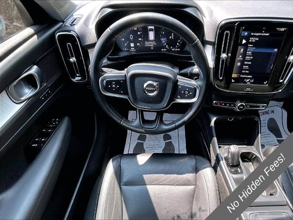 Used 2021 Volvo XC40 T4 Momentum FWD image 5