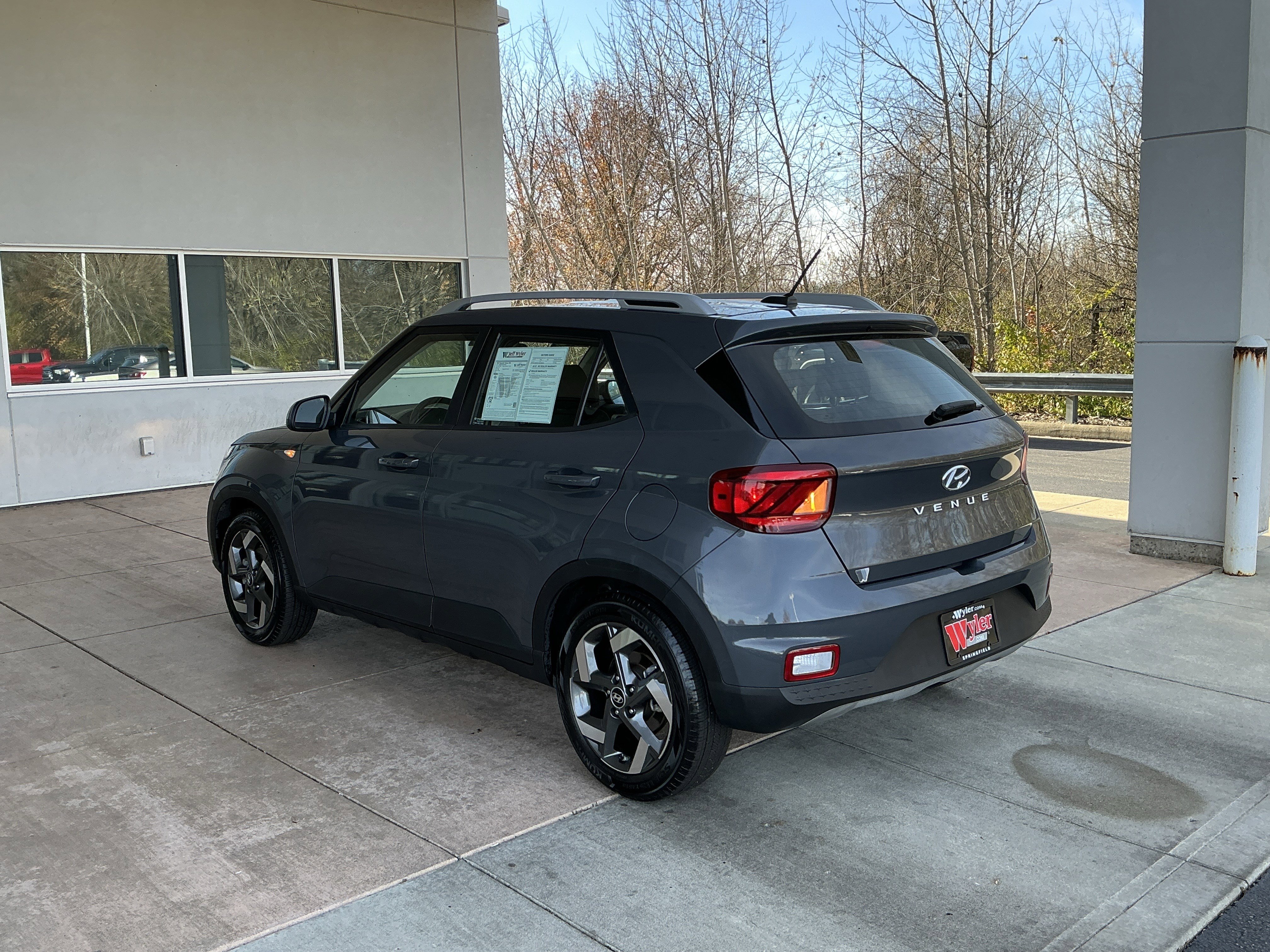 Used 2023 Hyundai Venue SEL image 20