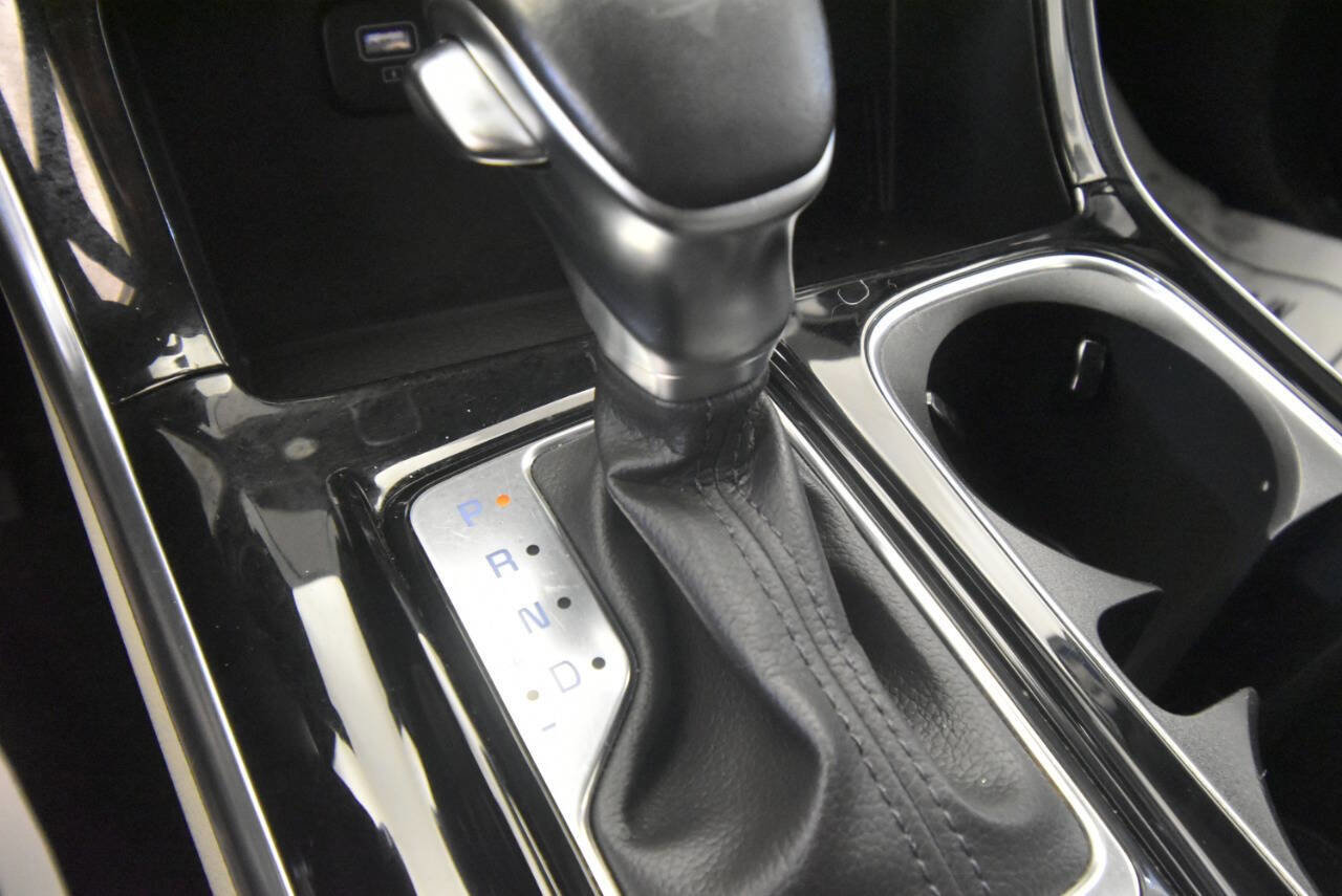 Used 2024 Kia Carnival EX FWD image 20