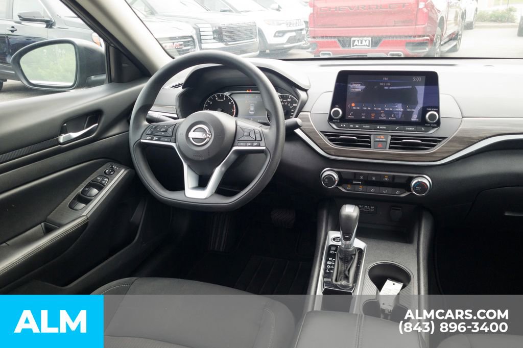 Used 2025 Nissan Altima 2.5 SV FWD image 21