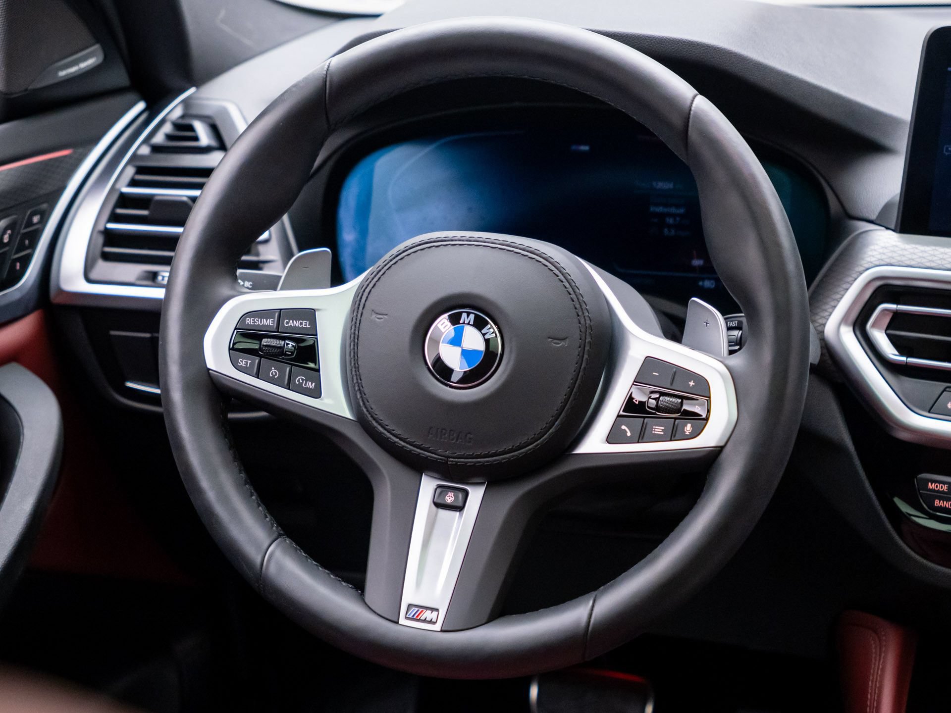 Used 2025 BMW X4 xDrive30i w/ Premium Package AWD/4WD image 11