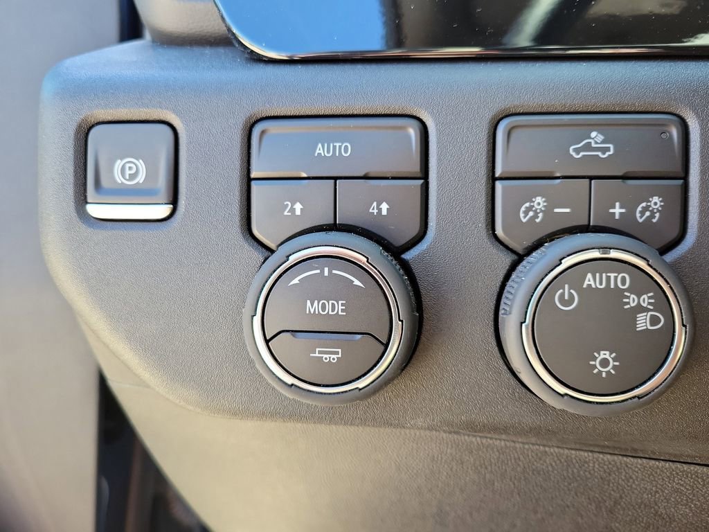 Used 2024 Chevrolet Silverado 1500 LT AWD/4WD image 23