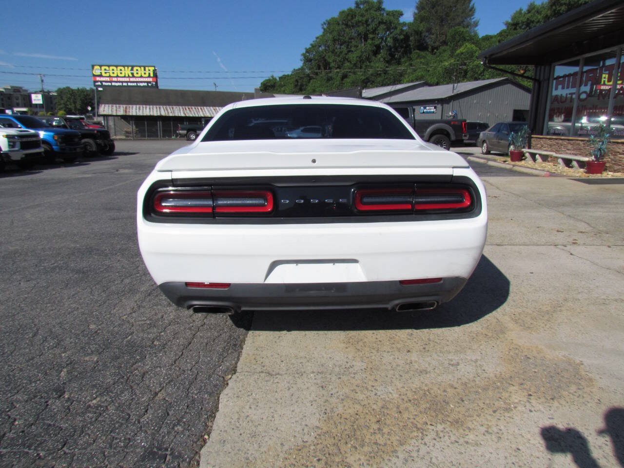 Used 2018 Dodge Challenger R/T RWD image 4