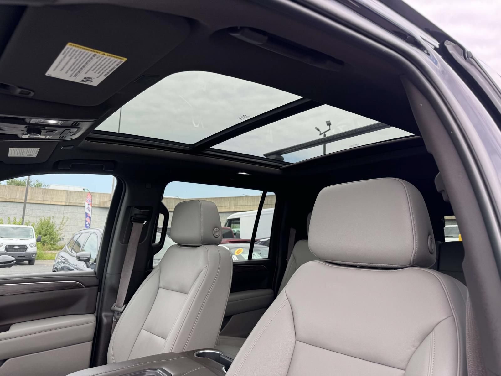 Used 2022 Chevrolet Suburban LT w/ LT Signature Plus Package AWD/4WD image 21