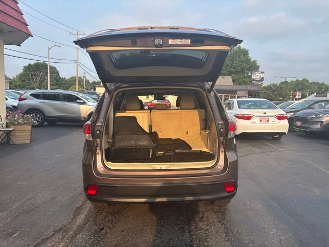 Used 2018 Toyota Highlander XLE AWD/4WD image 19