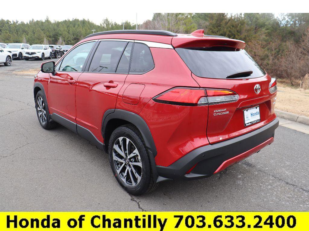 Used 2024 Toyota Corolla Cross XLE w/ Convenience Package image 5