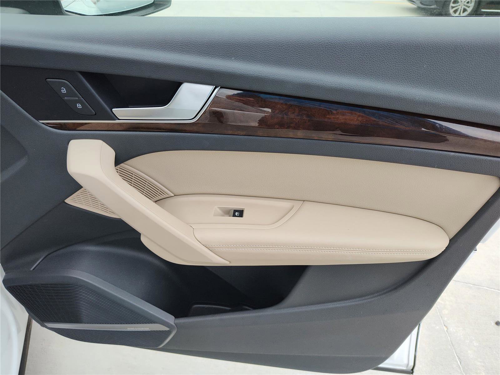 Used 2019 Audi Q5 Prestige w/ Prestige Package image 24