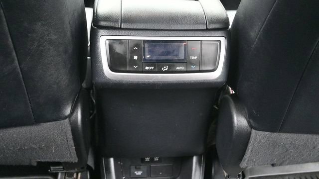 Used 2019 Toyota Highlander SE w/ Nightshade Edition AWD/4WD image 17