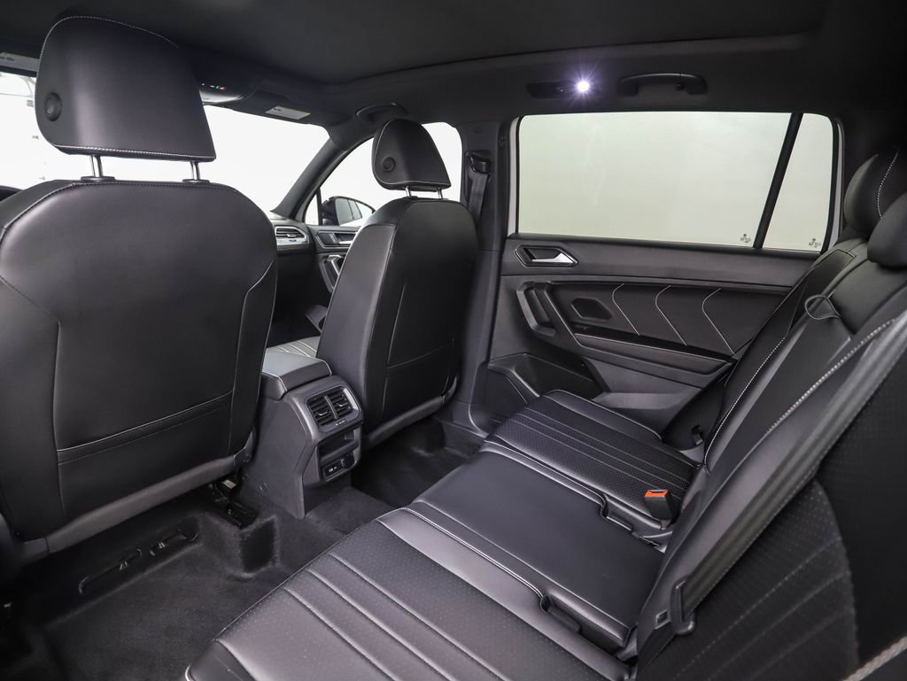 Used 2024 Volkswagen Tiguan SE R-Line image 20
