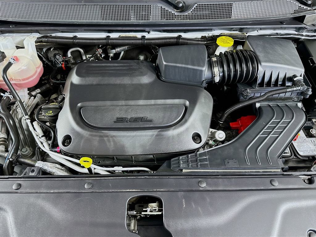 Used 2023 Chrysler Pacifica Touring-L image 41