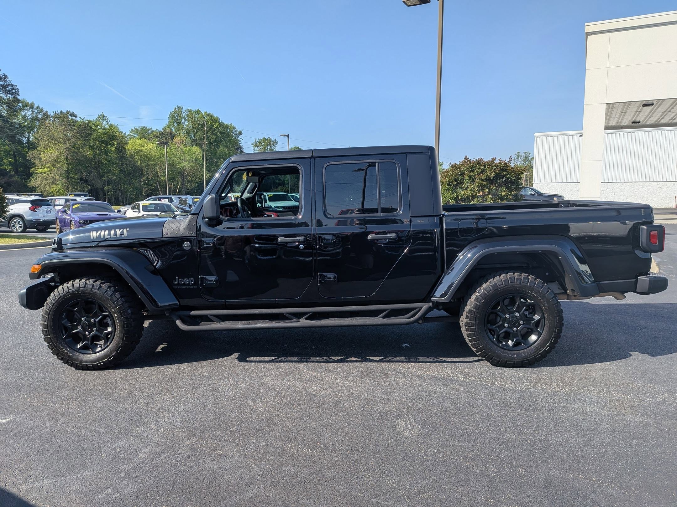 Used 2023 Jeep Gladiator Willys AWD/4WD image 6