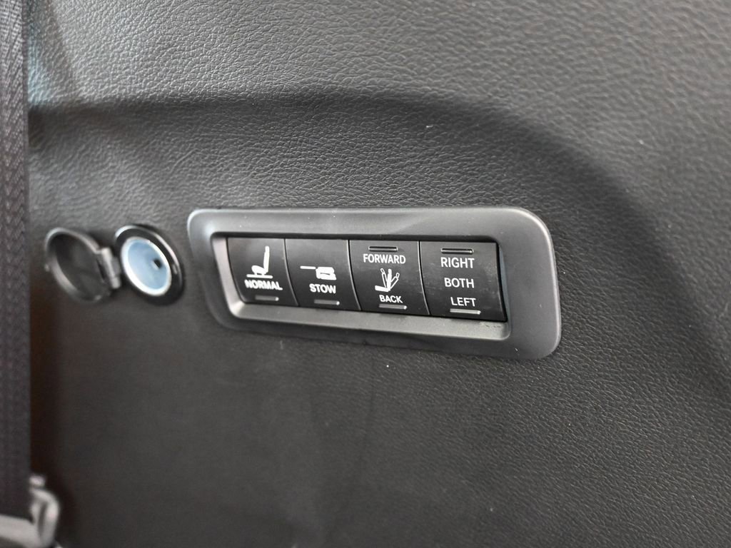 New 2026 Chrysler Pacifica Pinnacle image 44