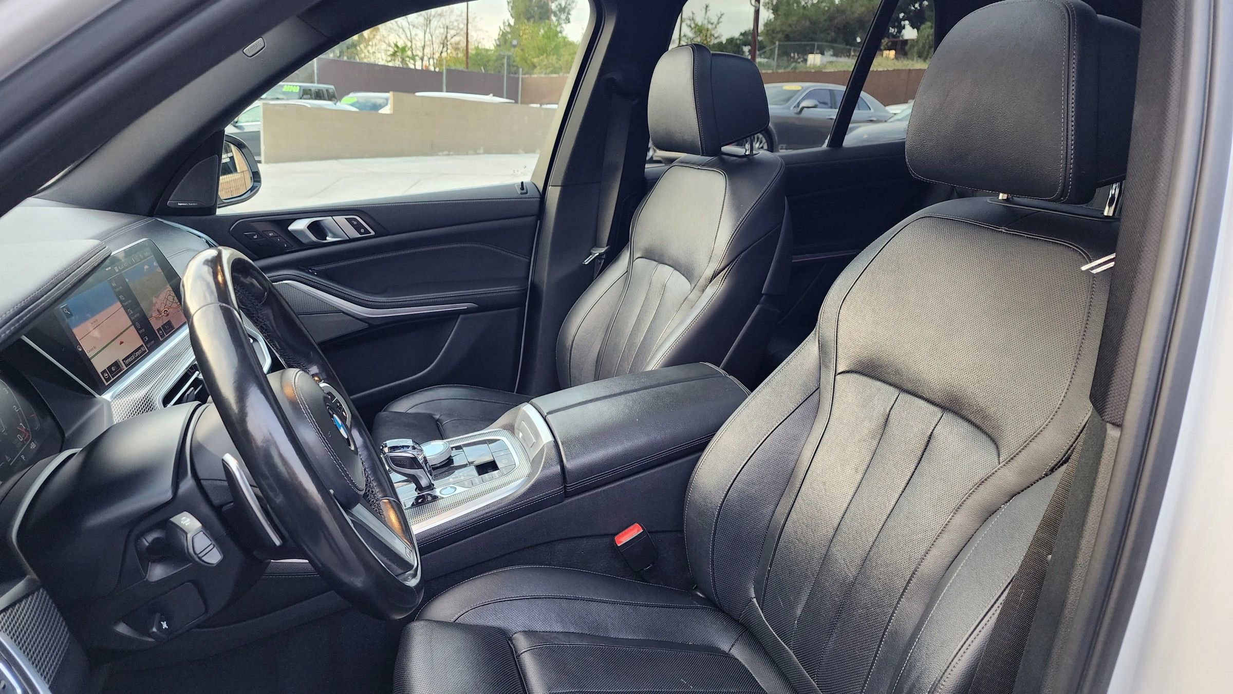 Used 2020 BMW X5 M50i w/ Premium Package image 19