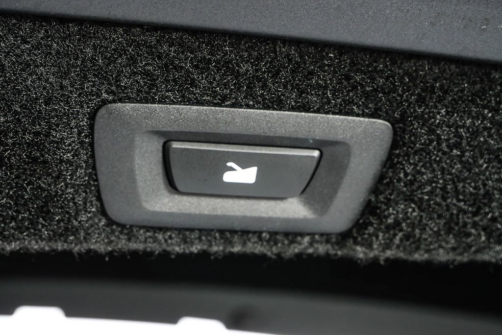 Used 2025 Lucid Air Pure image 32