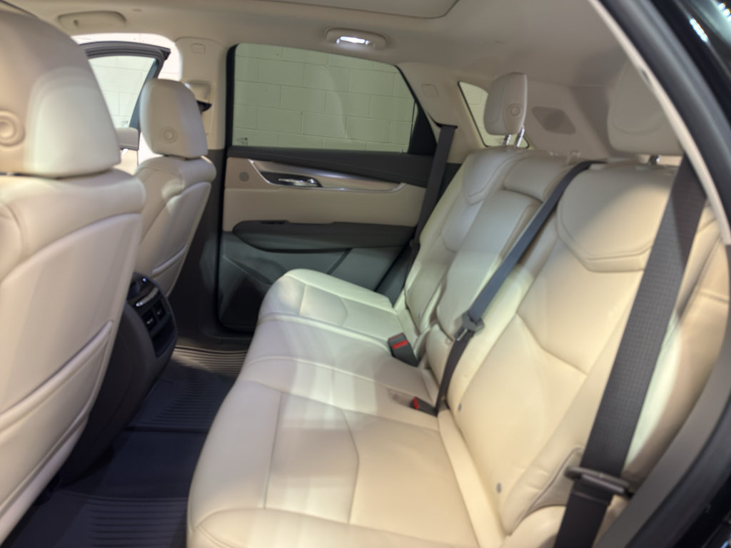 Used 2017 Cadillac XT5 Luxury w/ Driver Awareness Package AWD/4WD image 28