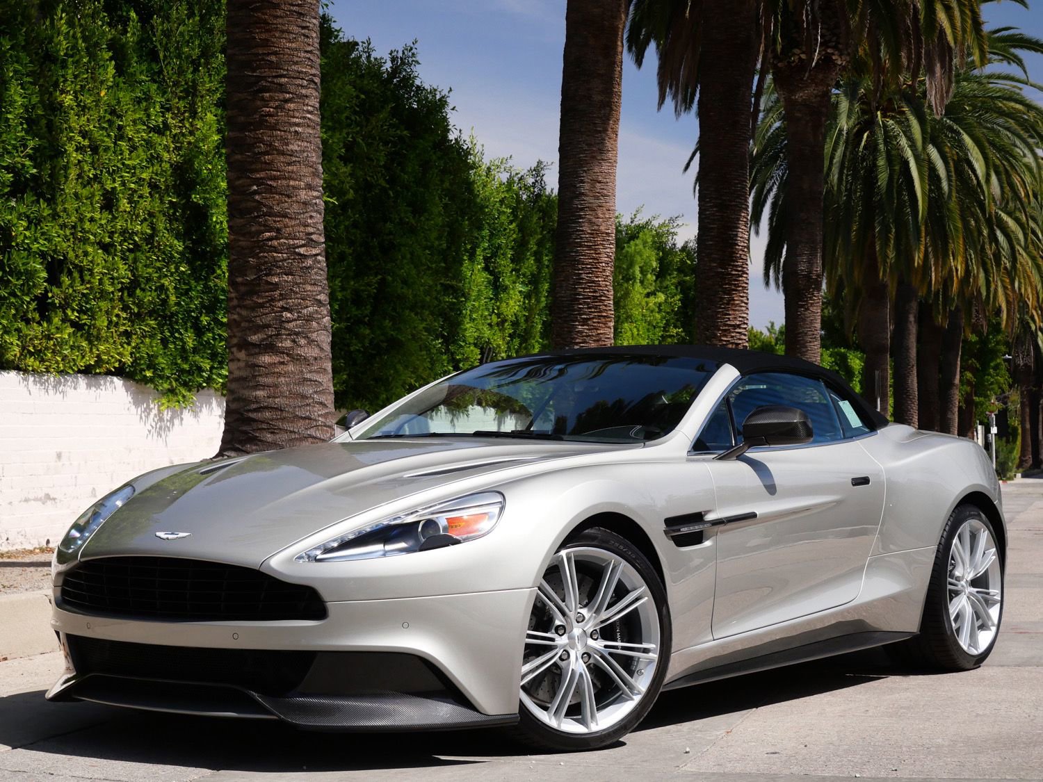 Used 2014 Aston Martin Vanquish Volante RWD image 16