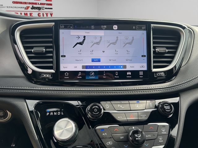 New 2027 Chrysler Pacifica Limited AWD/4WD image 19