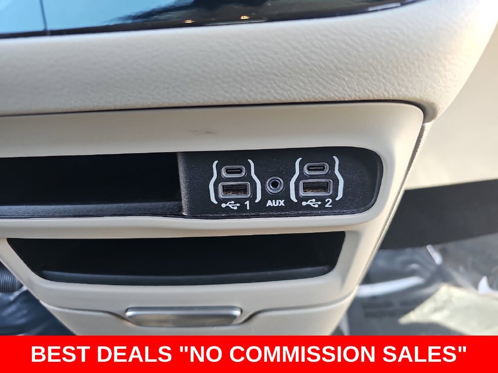 Used 2024 Chrysler Pacifica Touring-L FWD image 26