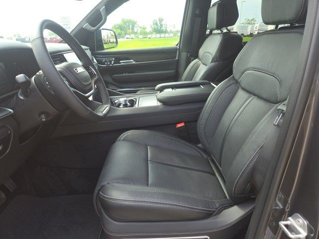 New 2026 Jeep Grand Wagoneer L Summit AWD/4WD image 8