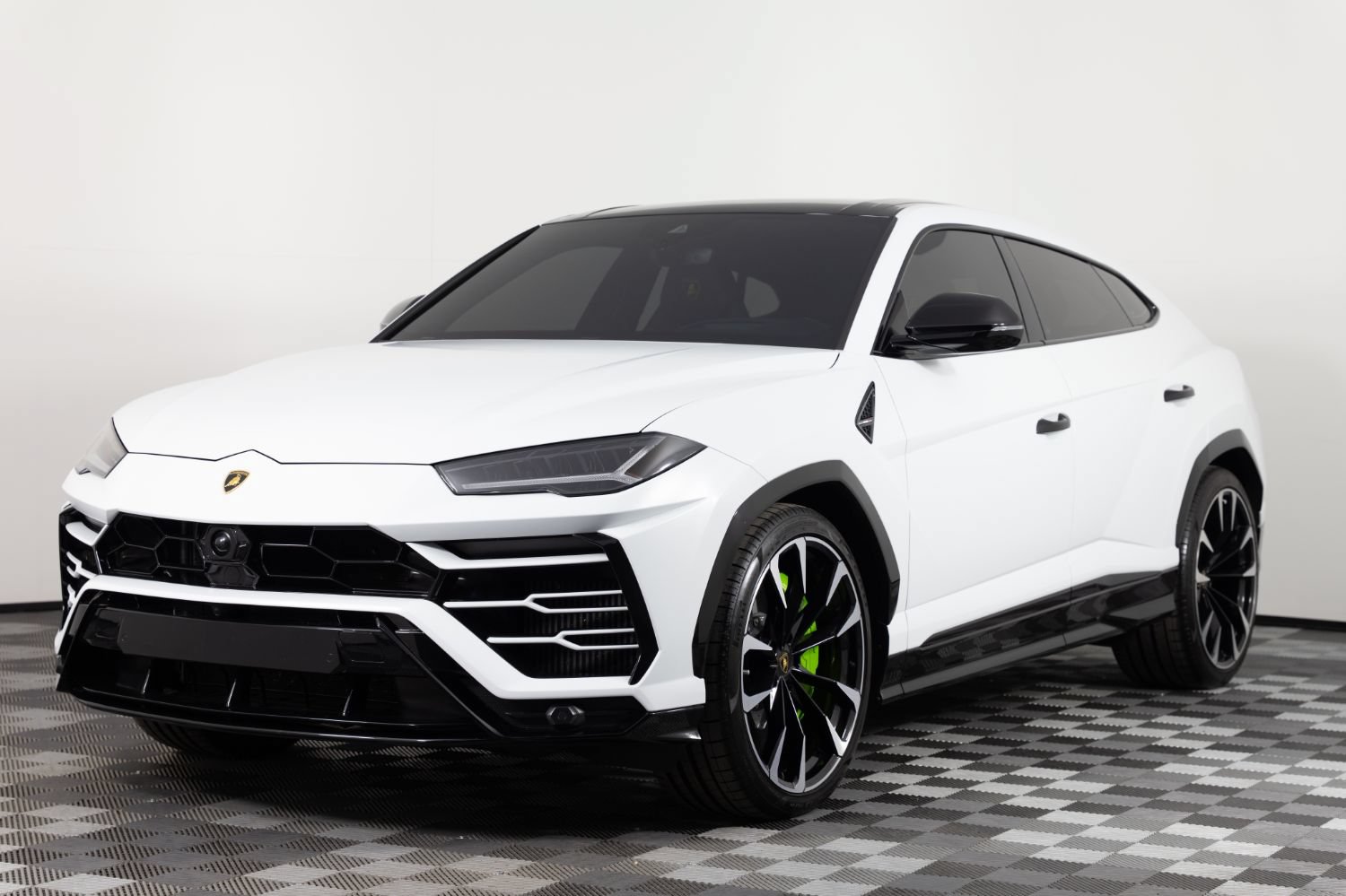 Used 2021 Lamborghini Urus AWD/4WD image 2