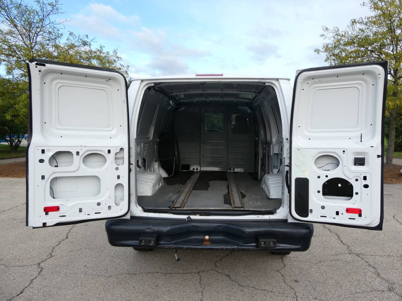 Used 2012 Ford E-250 and Econoline 250 w/ Commercial Cargo Van Pkg RWD image 21