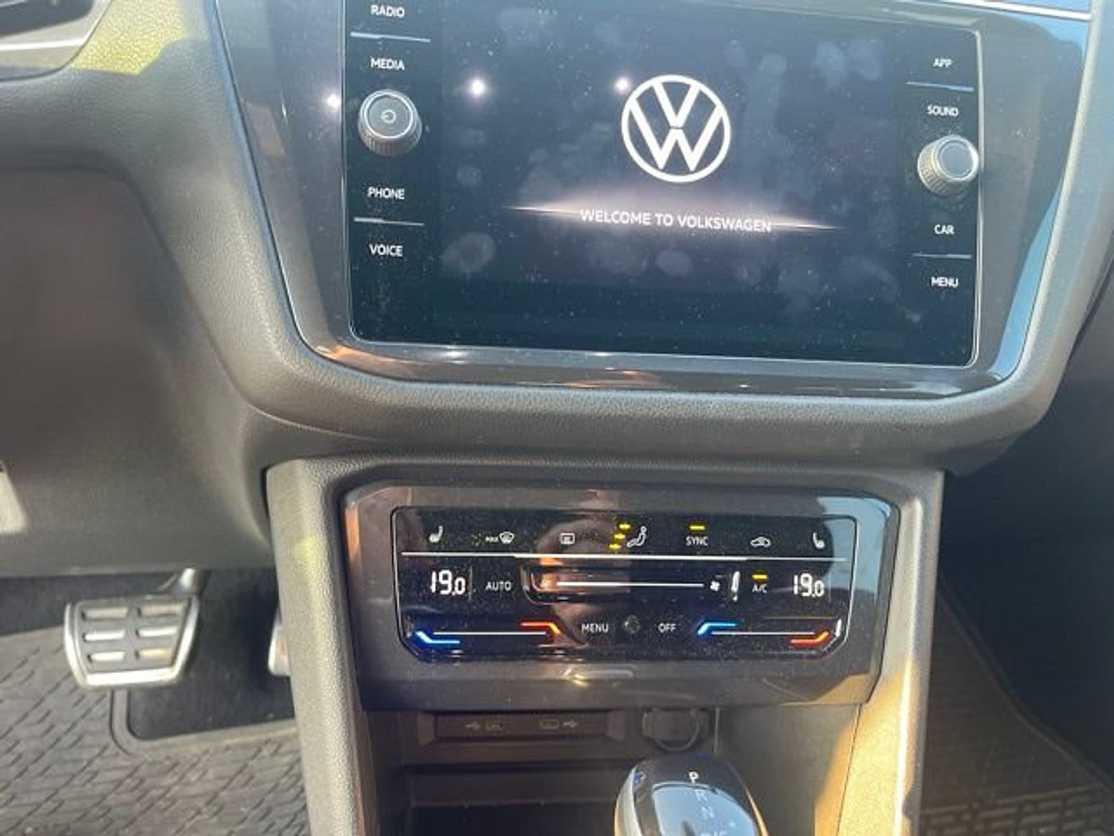 Used 2023 Volkswagen Tiguan SE R-Line FWD image 16