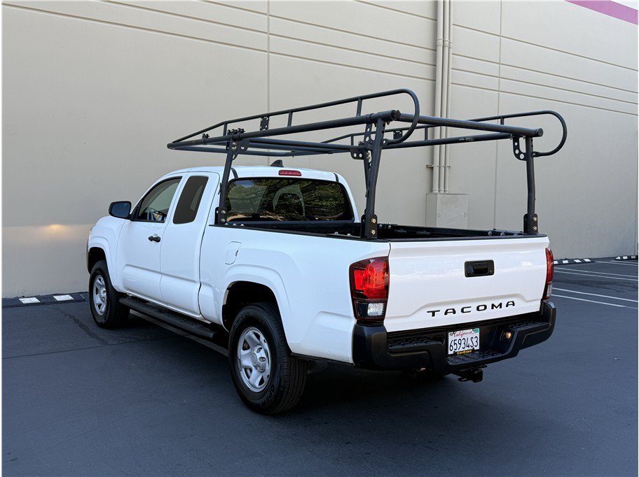 Used 2023 Toyota Tacoma SR RWD image 4