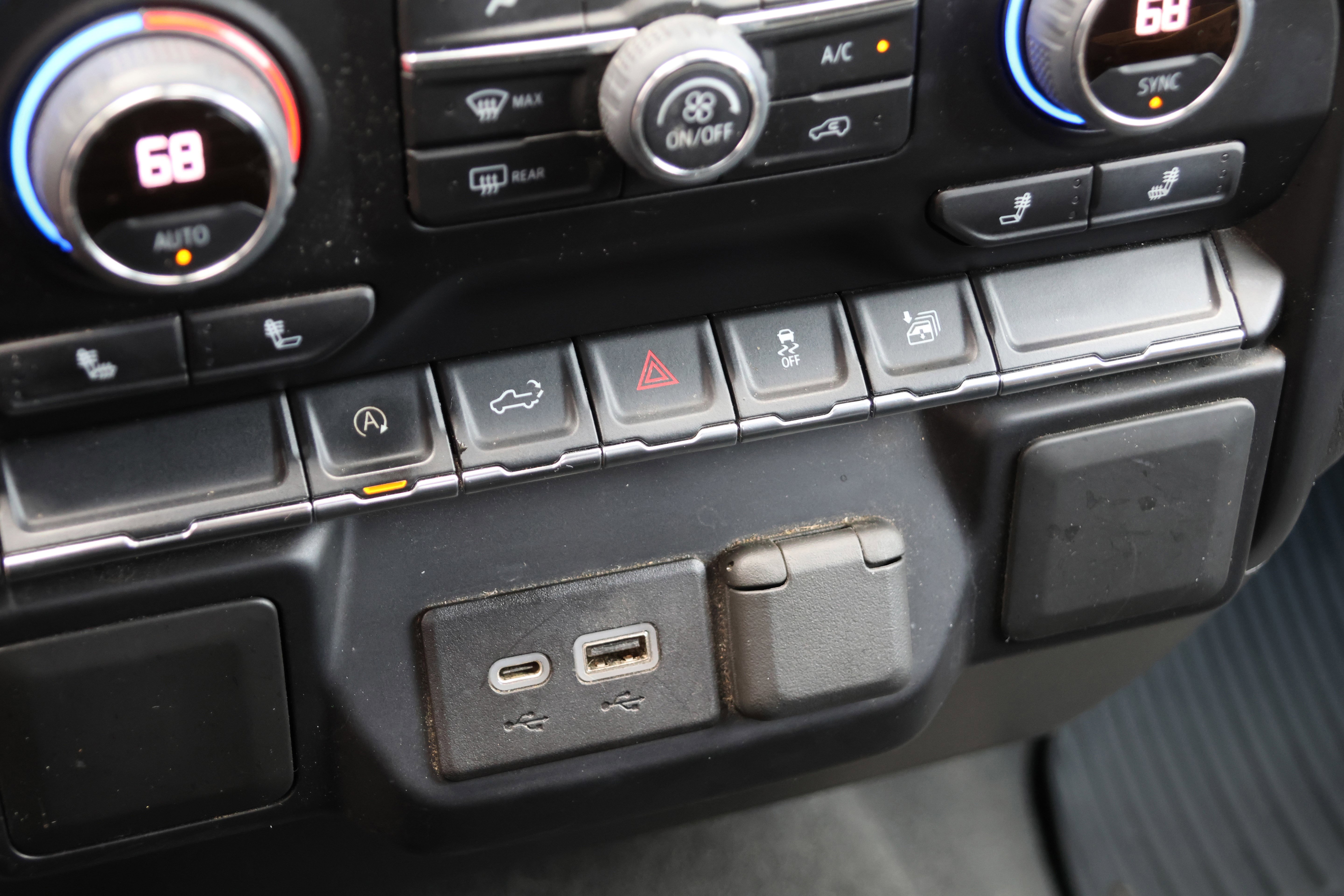 Used 2021 Chevrolet Silverado 1500 LT AWD/4WD image 29